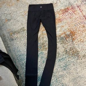 LULU Size 4 reversible black leggings